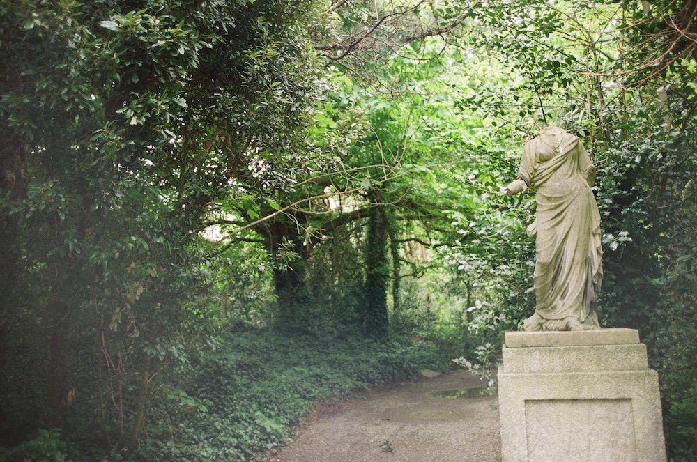 broken-statue