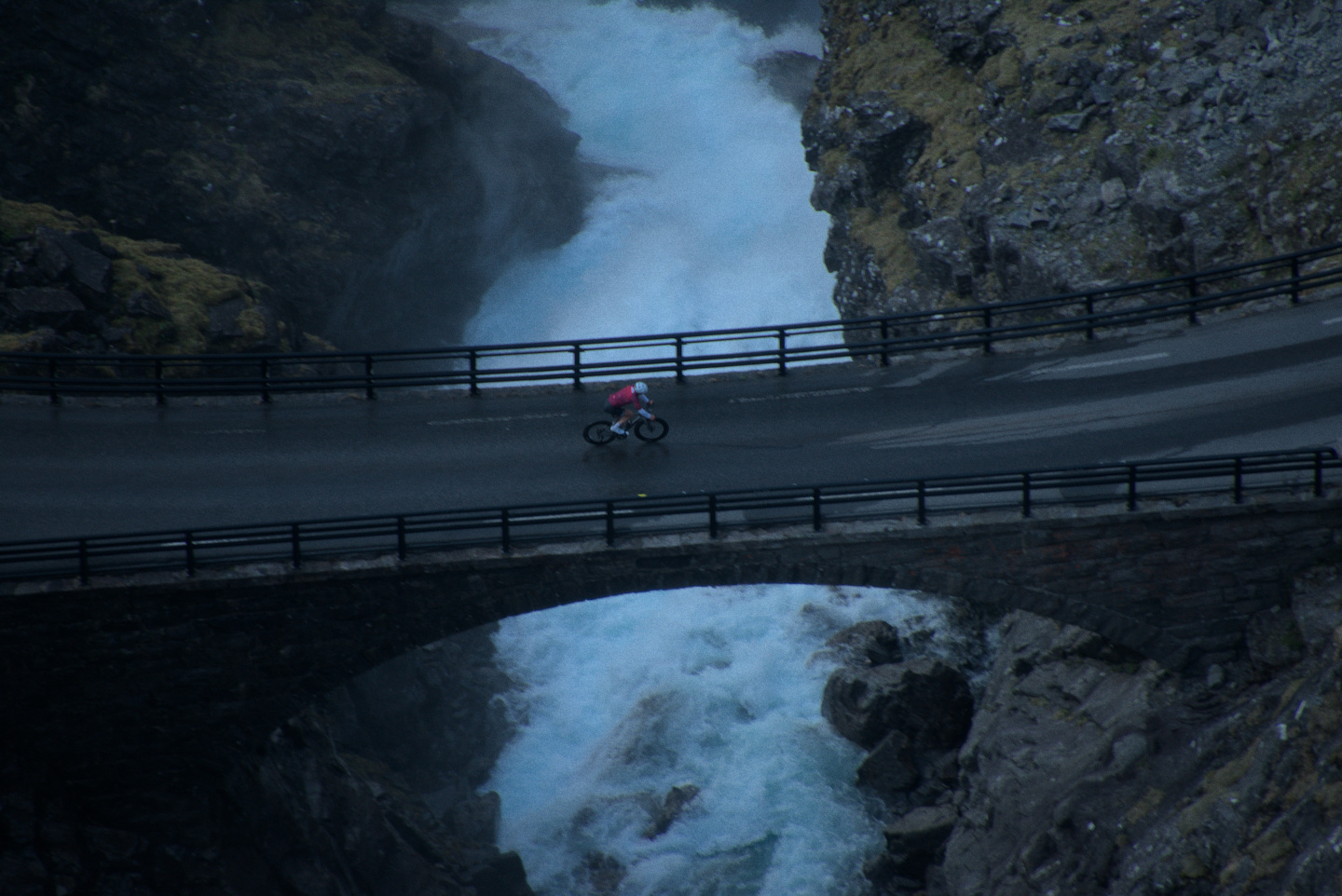 cyclist-bridge