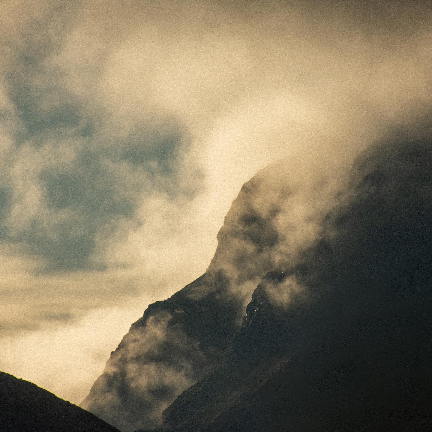 clouds-among-rocks